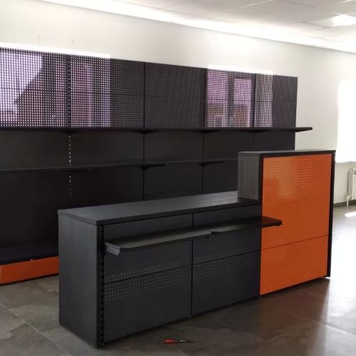 Оснащение и монтаж стеллажного оборудования для магазина «ХоккейПлюс»