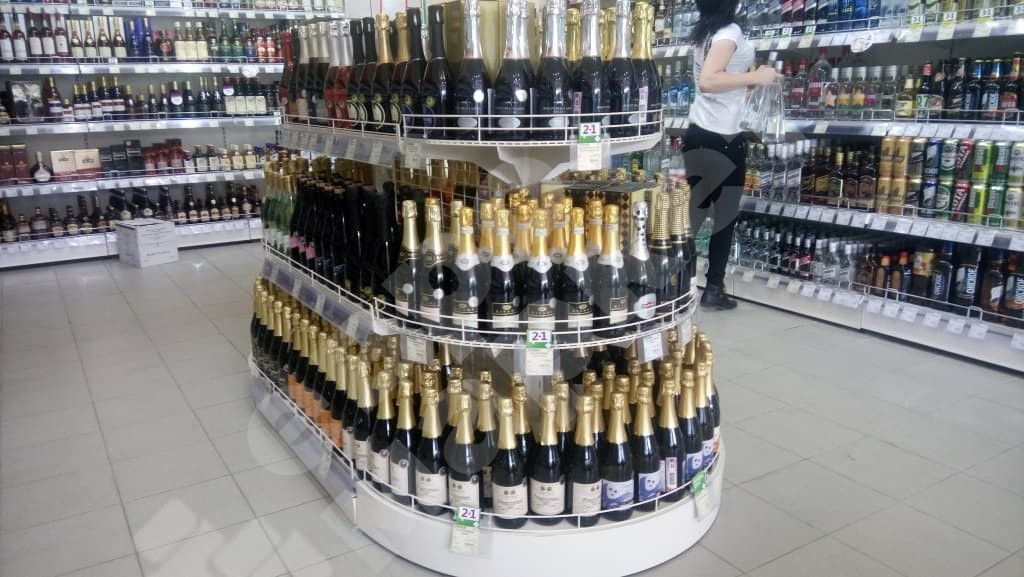 Стеллаж сетчатый островной