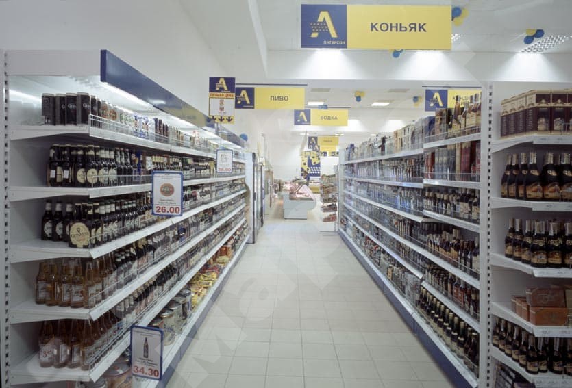 Стеллаж пристенный с фризом