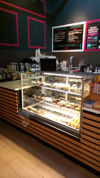 Кондитерская витрина Soul без отделки c воздушными верхними полками 1350