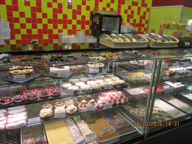 Кондитерская витрина Soul без отделки c воздушными верхними полками 1350