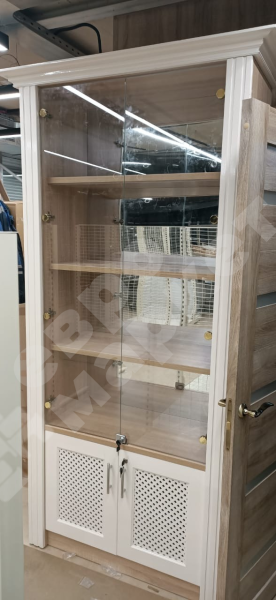 Шкаф для алкогольной продукции с деревянными дверцами LD 001