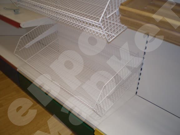 Торговый стеллаж с корзинами и фризом