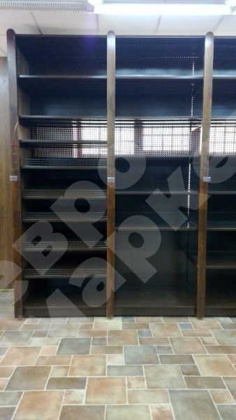 Винный стеллаж пристенный с декоративными накладками из массива