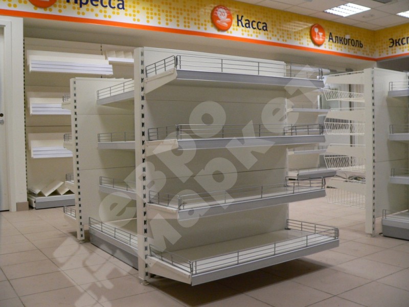 Островной стеллаж для вина с прямыми торцевыми полками