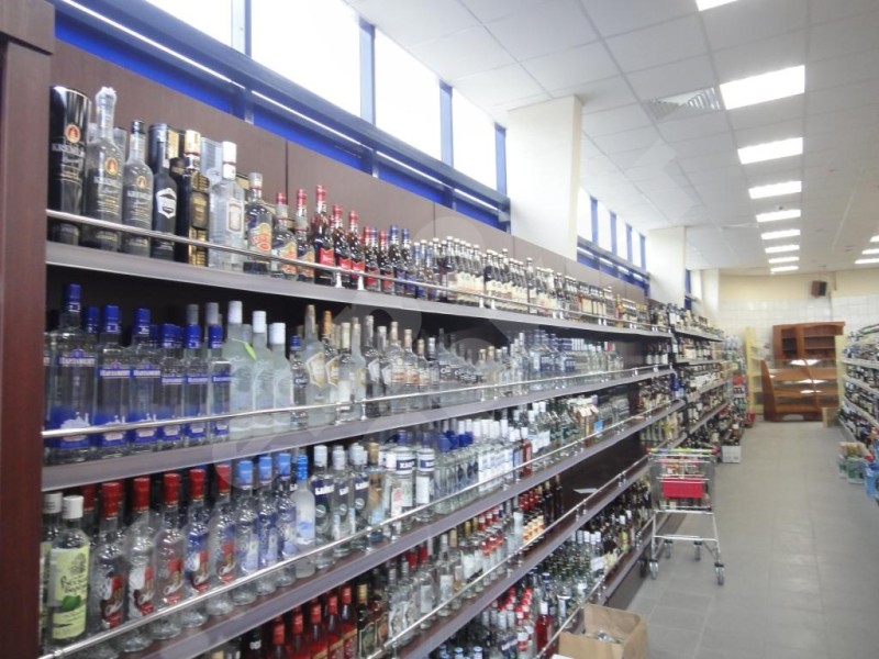 Винный стеллаж пристенный открытый