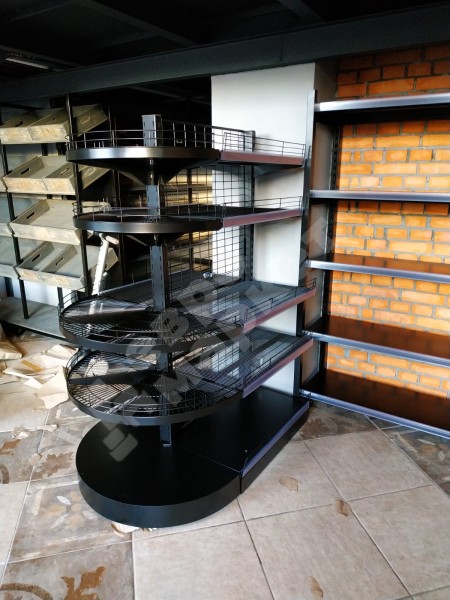 Островной стеллаж сетчатый с островными полукруглыми полками