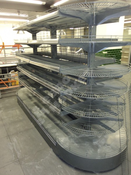 Островной стеллаж сетчатый с островными полукруглыми полками