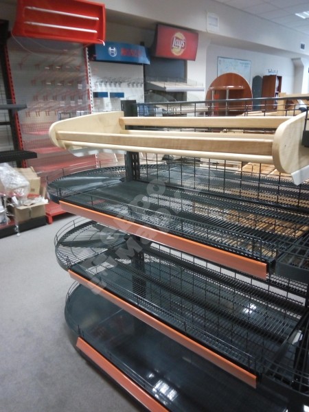 Островной стеллаж сетчатый с островными полукруглыми полками