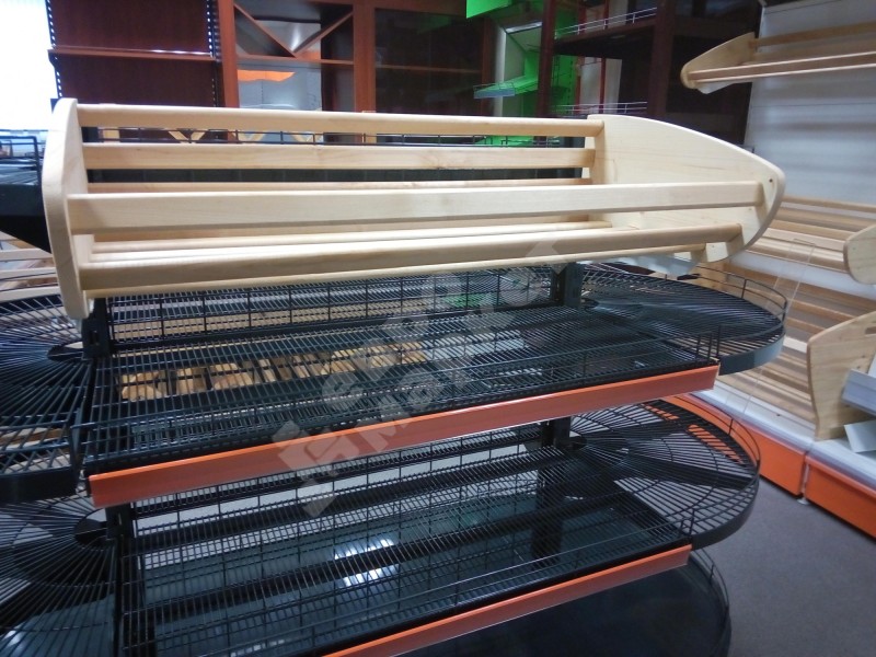 Островной стеллаж сетчатый с островными полукруглыми полками