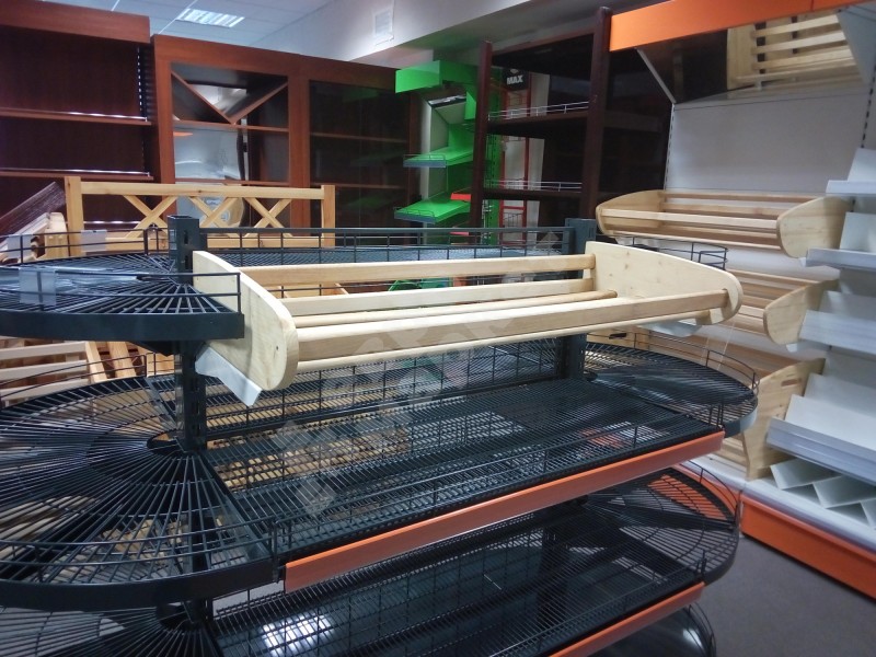 Островной стеллаж сетчатый с островными полукруглыми полками